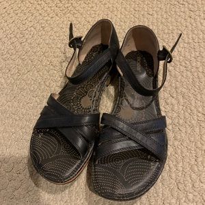 Bogs Nashville closed heel sandals